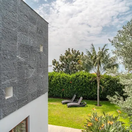 Victorias Villa *